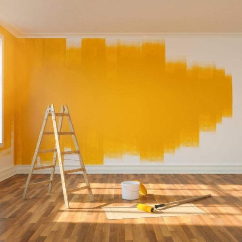 pintar-pared-amarillo-habitacion-apartamento-despues-reubicacion-escalera-cubo-pintura